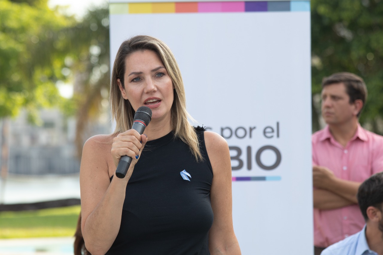 Carolina Losada presentó un proyecto de Ley para derogar el DNU anti low cost 
